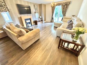 Lounge- click for photo gallery